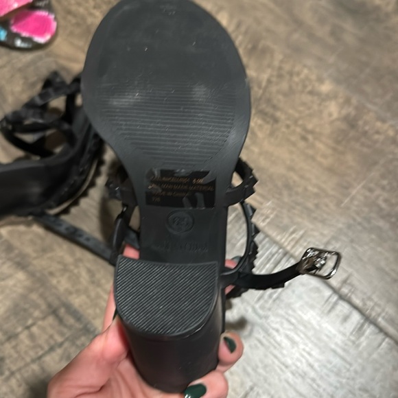 Steve Madden Soft Silicone Like Comfy Sole Studded Chunk Sandal Heels - Picture 8 of 10